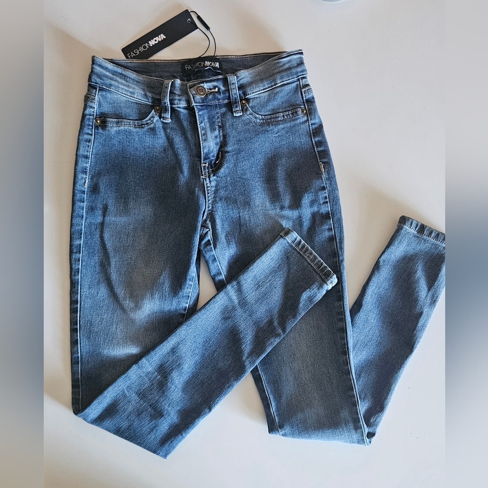 NWT Fashion Nova Flex Game Strong Mid Rise Skinny Jeans
